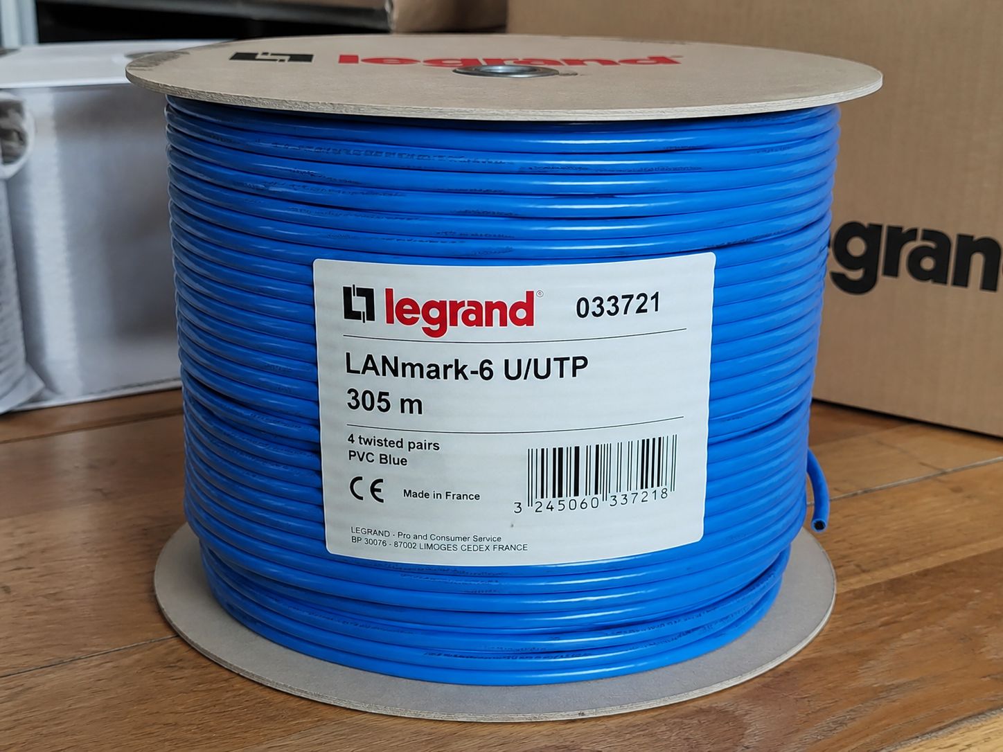 کابل شبکه Cat6 UTP لگراند | روکش pvc آبی (Legrand) - تمام مس_ قرقره 305 متری